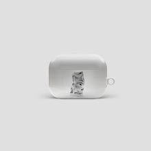 画像をギャラリービューアに読み込む, Sara Landry Prisoner AirPods Case
